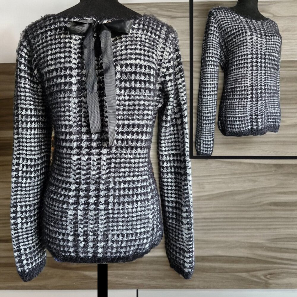 NWOT AVA COUTURE (MED) Long Sleeve Ribbon/Fringe Edge Embellished Sweater